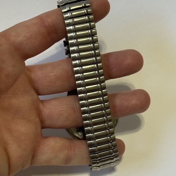 Black Hills Gold Men’s Watch Green Rose Grape Leaves Expandable Band Quartz - Picture 9 of 9